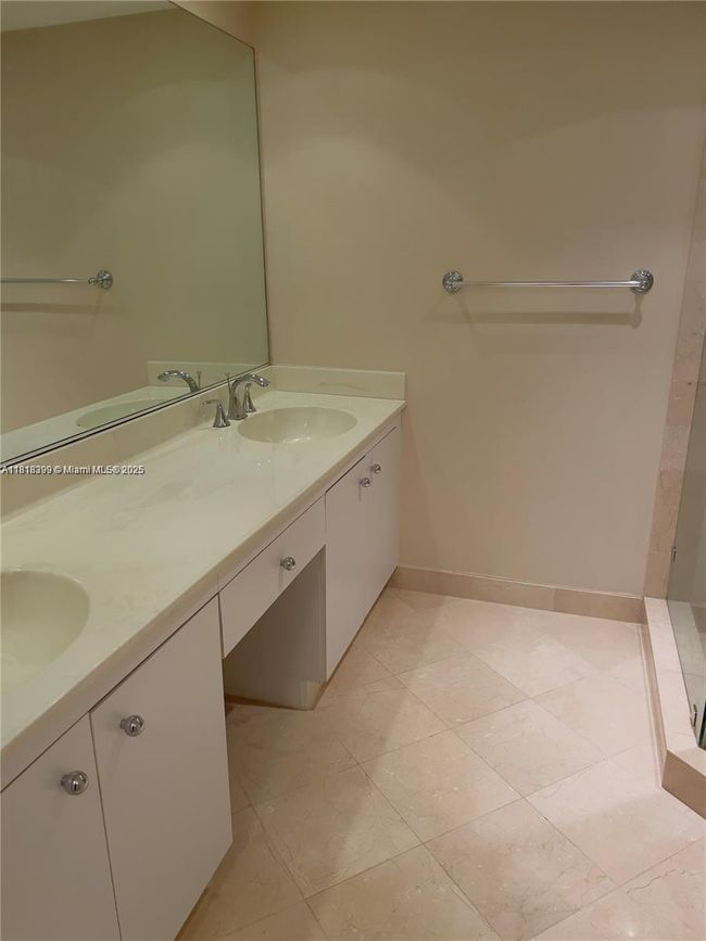 APT-309 - 2000 Towerside Ter, Condo with 2 bedrooms, 2 bathrooms and null parking in Miami FL | Image 18