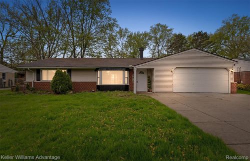 2479 Ivanhoe Dr, West Bloomfield, MI, 48324-1741 | Card Image