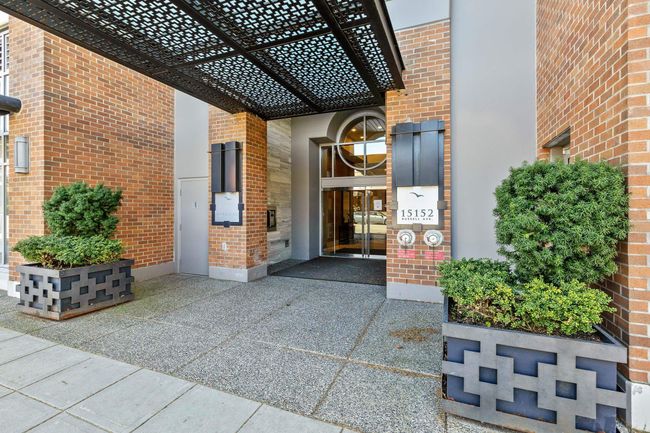 403 - 15152 Russell Avenue, Condo with 1 bedrooms, 1 bathrooms and 1 parking in White Rock BC | Image 2