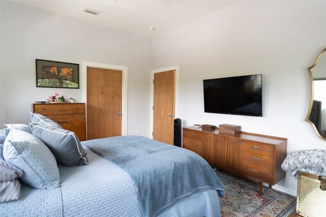 View of bedroom | Image 17