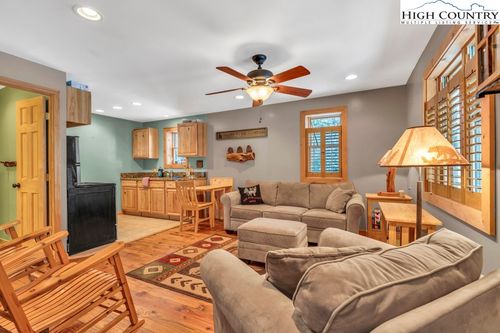 5171 Edgemont Rd, Collettsville, NC, 28611-9016 | Card Image