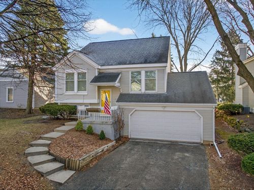 9 Crossbridge Ct, Madison, WI, 53717-1601 | Card Image