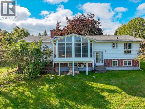 9 Tulip St, Fredericton, NB, E3C1L6 | Card Image