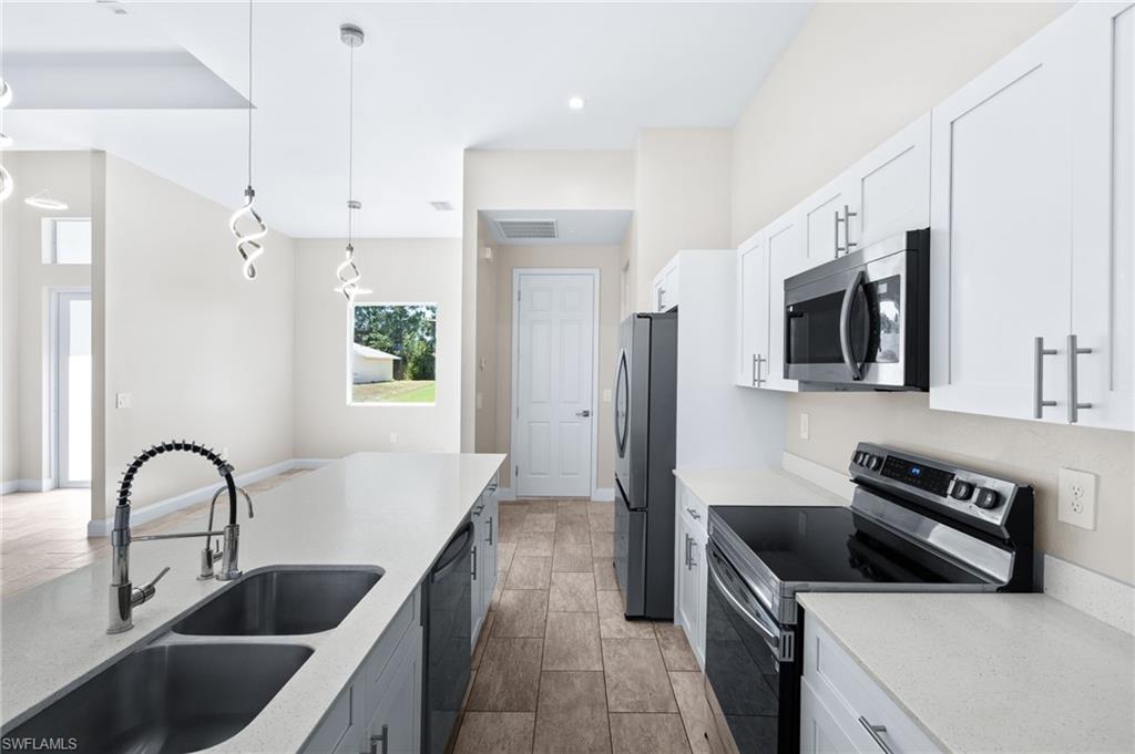Residential Lease in LEHIGH ACRES 5