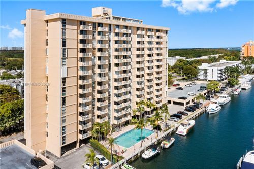 apt-201-2350 Ne 135th St, North Miami, FL, 33181-3525 | Card Image