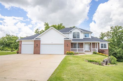 2050 Sky View Dr, Marion, IA, 52302-9312 | Card Image