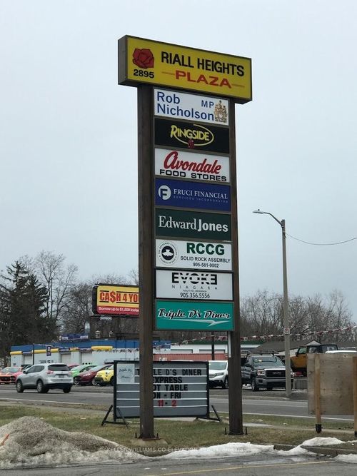 2895 St Paul Ave, Niagara Falls, ON, L2J2L3 | Card Image