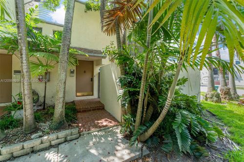 d-15805 Sw 91st Ct, Palmetto Bay, FL, 33157-1950 | Card Image