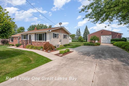 2155 Wetters Rd, Kawkawlin, MI, 48631-9411 | Card Image