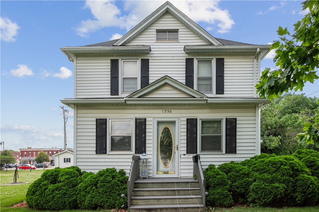 7th St, Nevada, IA 50201