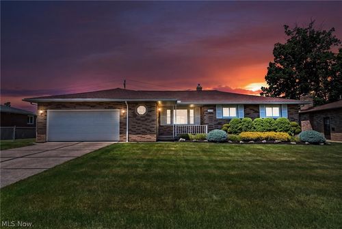 7492 James Dr, Middleburg Heights, OH, 44130-6740 | Card Image
