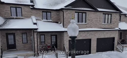 654 Wray Avenue S, North Perth, ON, N4W3K9 | Card Image