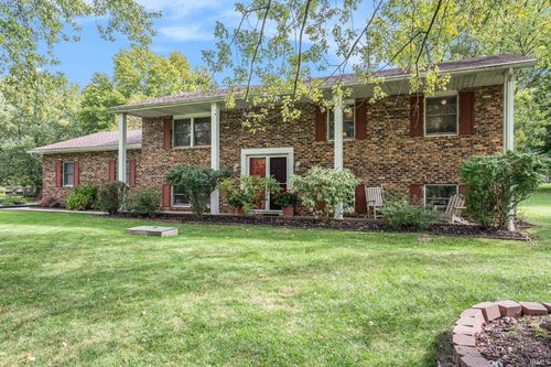 64468 Meadow Ridge Dr, Goshen, IN, 46526-8533 | Card Image