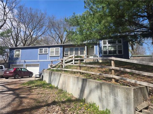 10543 County Road 375, Saint Joseph, MO, 64505-4086 | Card Image