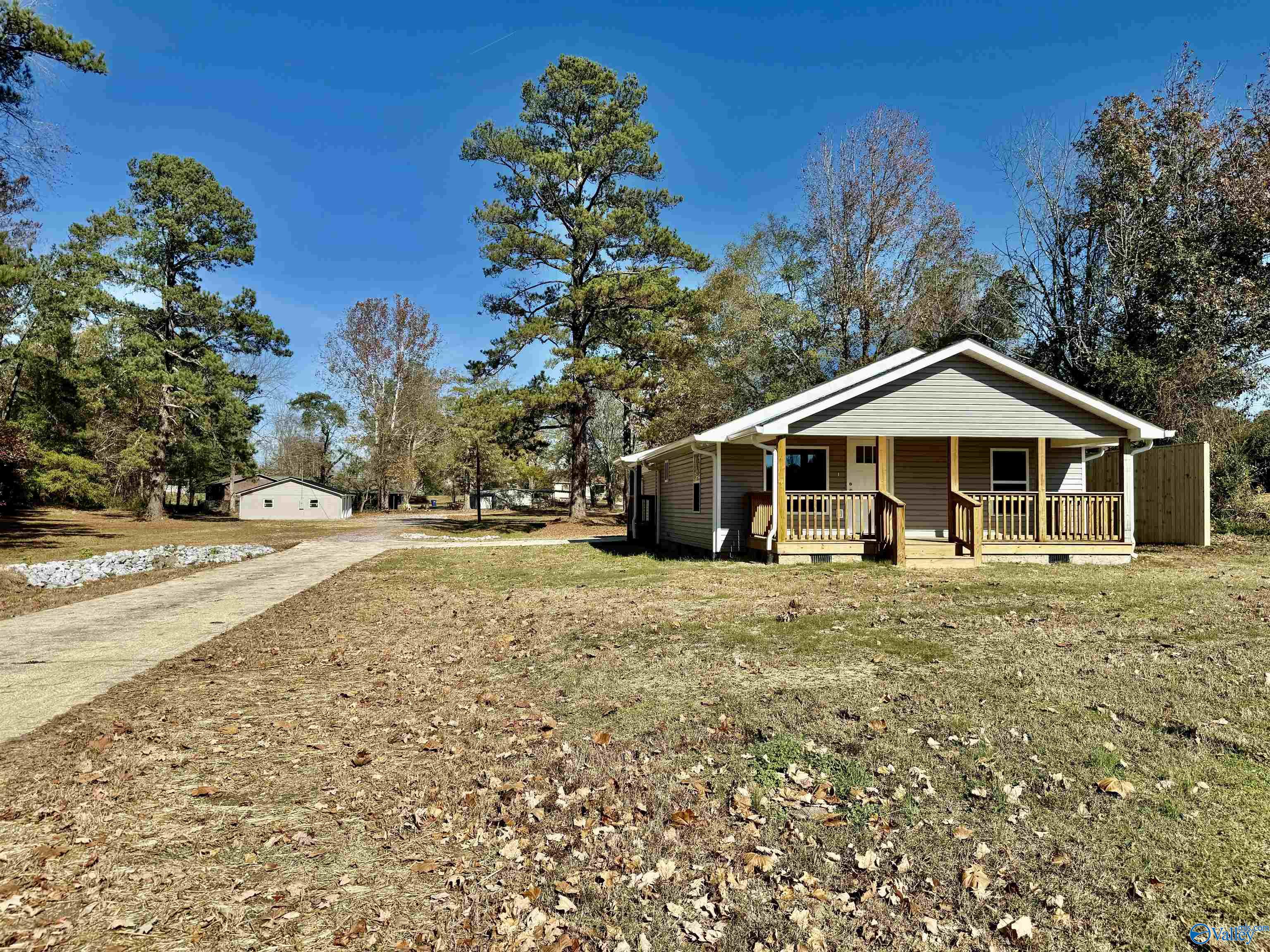 Oak St, Gadsden, AL 35903