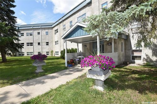 207-102 Manor Dr, Nipawin, SK, S0E0A7 | Card Image