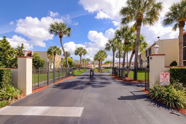 APT-2-202 - 2050 Oleander Blvd, Condo with 1 bedrooms, 2 bathrooms and null parking in Fort Pierce FL | Image 8