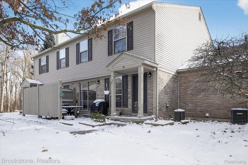 unit-2-30 Pine Tree Ridge Dr, Waterford, MI, 48327-4306 | Card Image