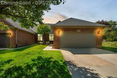 37467 Ryan Road, Condo with 2 bedrooms, 2 bathrooms and null parking in Sterling Heights MI | Image 1