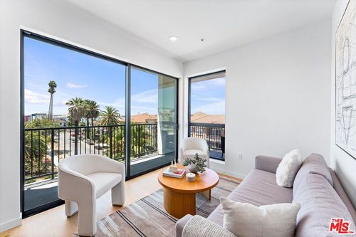 apt-301-904 S New Hampshire Ave, Los Angeles, CA, 90006-1793 | Card Image