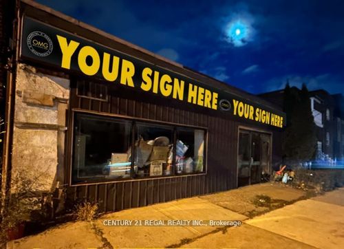 545 Vaughan Rd, York, ON, M6C2R2 | Card Image