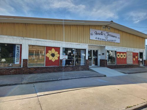 1317 S Adams St, Marion, IN, 46953-2330 | Card Image
