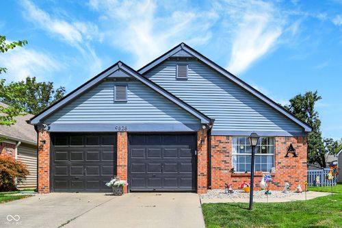 9828 Pine Ridge North Dr, Fishers, IN, 46038-2107 | Card Image