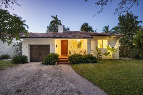 727 Ne 76th St, Miami, FL, 33138-5210 | Card Image
