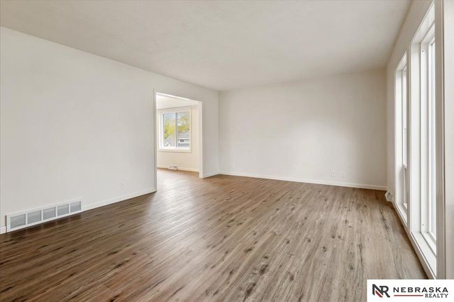 3102 Lynnwood Dr, House other with 4 bedrooms, 4 bathrooms and 2 parking in Bellevue NE | Image 6
