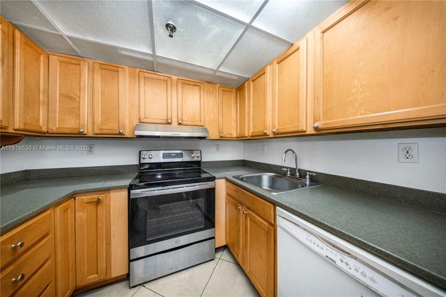 APT-103 - 5249 Nw 7 Th St, Condo with 2 bedrooms, 2 bathrooms and null parking in Miami FL | Image 6