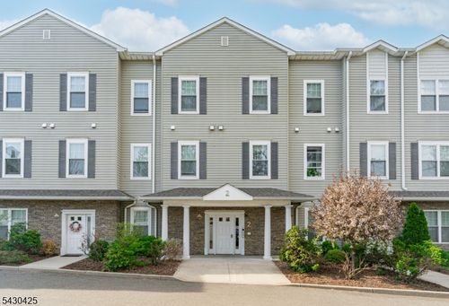 3-2 Bland Ct, Bloomfield, NJ, 07003-3245 | Card Image