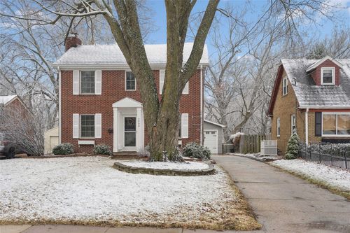 3900 Clinton Ave, Des Moines, IA, 50310-4137 | Card Image