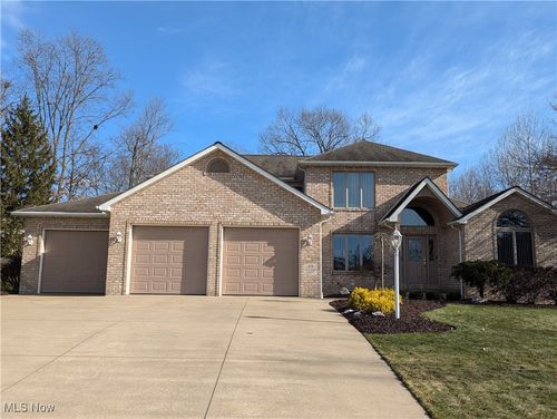 219 Chippewa Court, Girard, OH, 44420 | Card Image