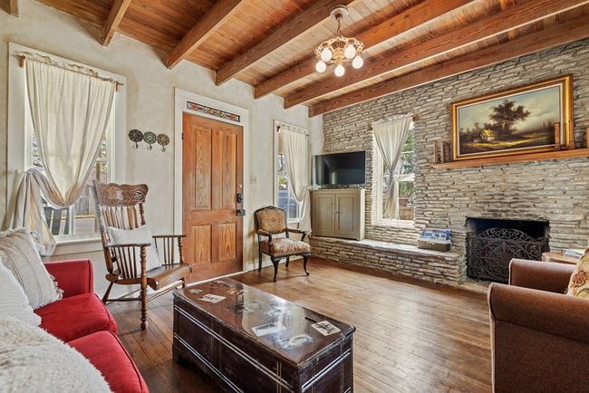 202 S Bowie St, Home with 5 bedrooms, 6 bathrooms and 1 parking in Fredericksburg TX | Image 8