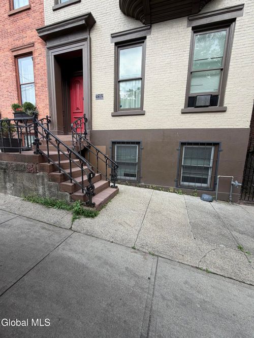 garden-15 Ten Broeck St, Albany, NY, 12210-2838 | Card Image