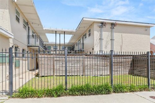 2a-3909 Tchopitoulas Street, New Orleans, LA, 70115 | Card Image