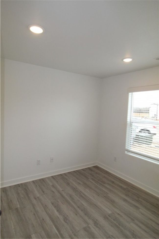 Interior finishes in similar floor plan | Image 4