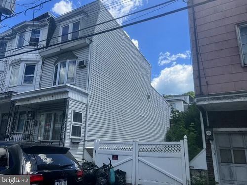 324 E Pine St, MAHANOY CITY, PA, 17948-2741 | Card Image