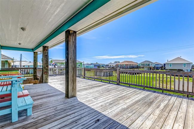 978 Seadrift Dr, House other with 3 bedrooms, 2 bathrooms and null parking in Crystal Beach TX | Image 12