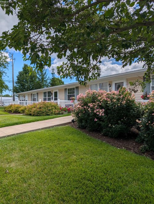 319 N Lake Pine Dr, Marblehead, OH, 43440-1257 | Card Image