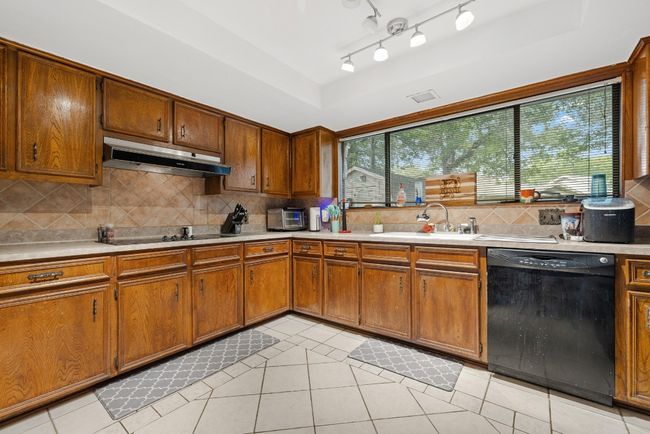 1303 Creekview Dr, House other with 4 bedrooms, 3 bathrooms and null parking in Round Rock TX | Image 10