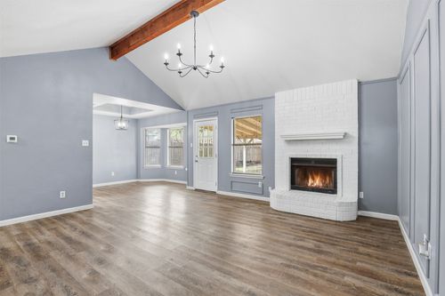 820 Nicole Dr, Burleson, TX, 76028-5272 | Card Image