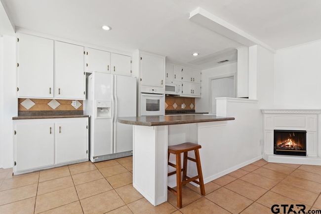 2213 Suanne Dr, House other with 3 bedrooms, 2 bathrooms and null parking in Tyler TX | Image 9