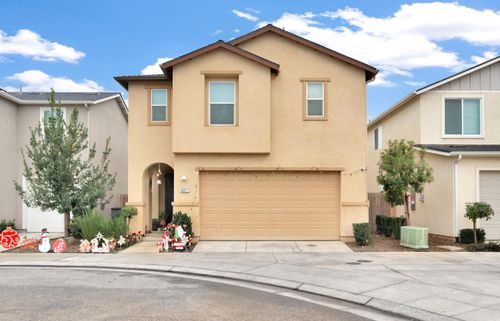 6377 E Meritage Dr, Fresno, CA, 93727-0974 | Card Image