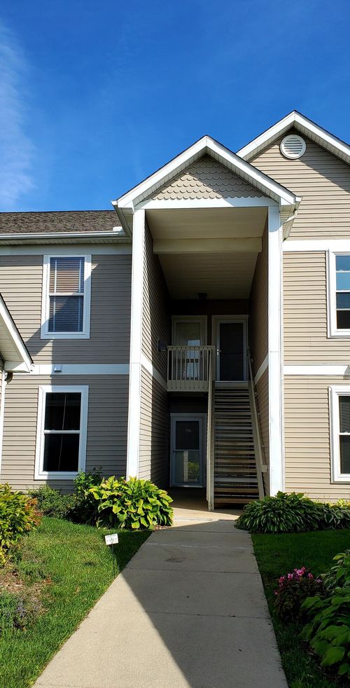 1354 Fox Pointe Cir, Ann Arbor, MI, 48108-8938 | Card Image