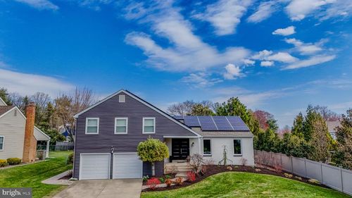 2 Warwick Ct, Mount Laurel, NJ, 08054-3139 | Card Image