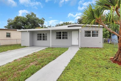 272 Nw 30th Ter, Fort Lauderdale, FL, 33311-8432 | Card Image