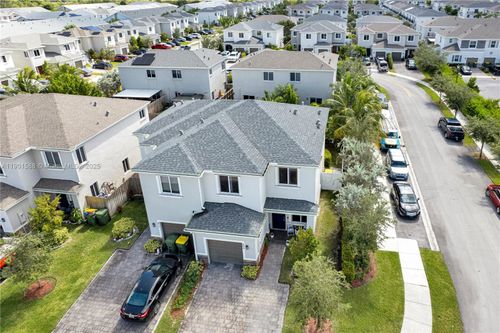 856 Se 16th Ct, Homestead, FL, 33034-3710 | Card Image