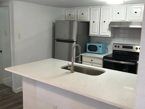 apt-160-2124 Burton Dr, Austin, TX, 78741-4100 | Card Image