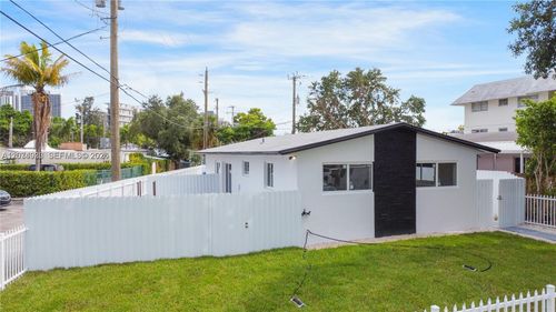 2390-2388-2390 Ne 173rd St, North Miami Beach, FL, 33160-4831 | Card Image
